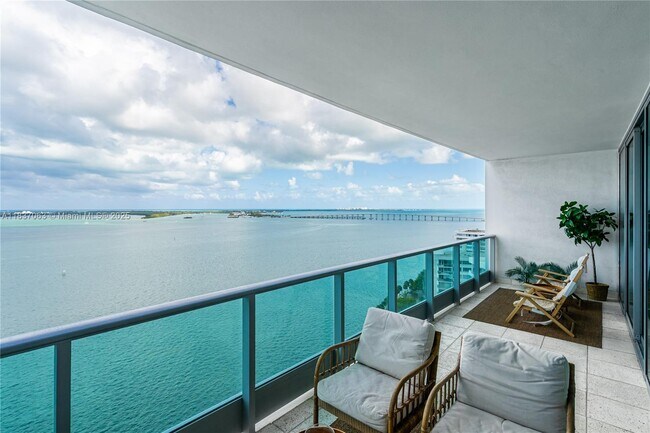 Foto del edificio - 1331 Brickell Bay Dr