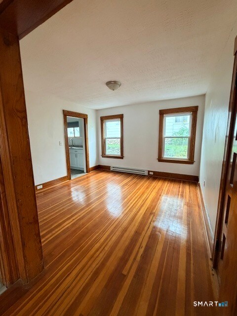 Building Photo - 84 Putnam St