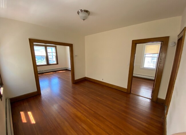 Building Photo - 1353 Alina St
