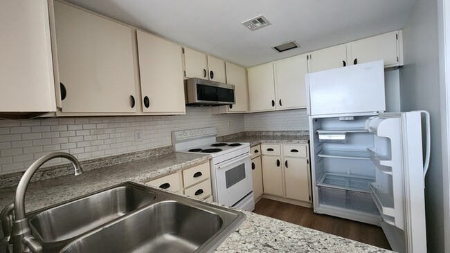 Foto del edificio - Fully remodeled condo in Johnson City