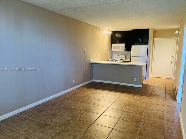 Foto del edificio - 2401 Riverside Dr