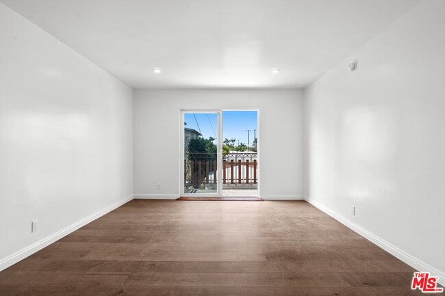 Building Photo - 616 Sunset Ave