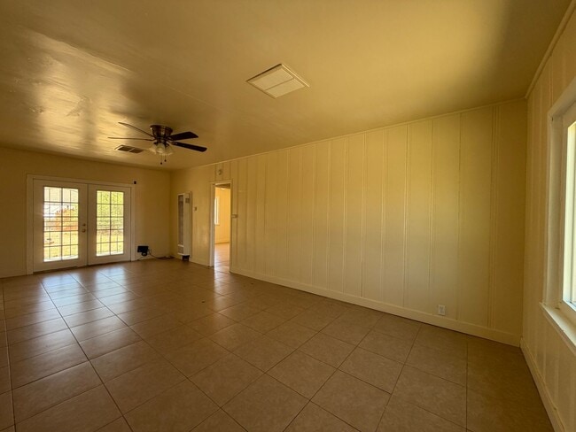 Building Photo - P156