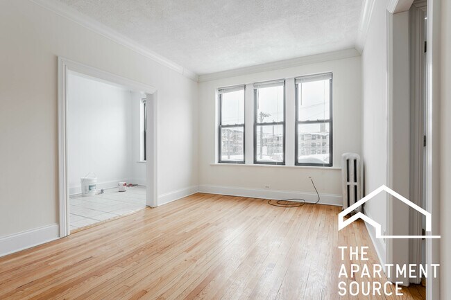 Foto del edificio - 2715 N Milwaukee Ave