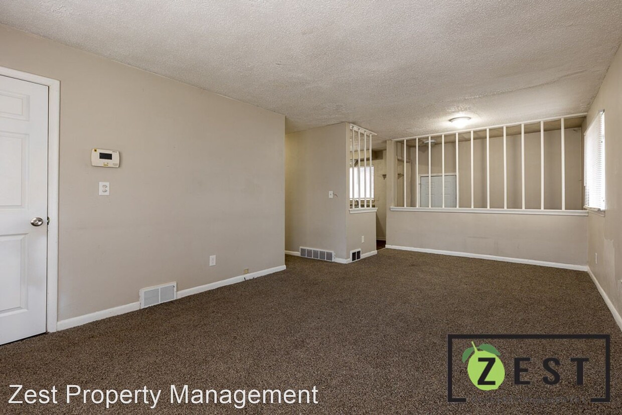 Primary Photo - 3 br, 1 bath House - 24751 Pembroke