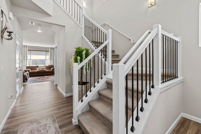 Building Photo - Beautiful 4 bedroom home
