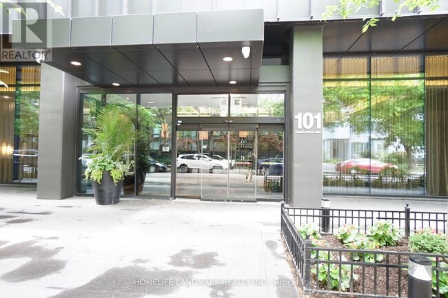 Photo du bâtiment - 101 Charles St E