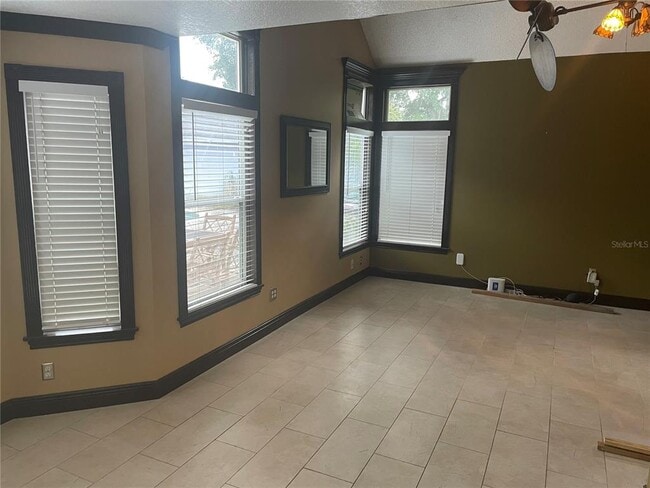 Building Photo - 9828 Bubbling Brook Ct