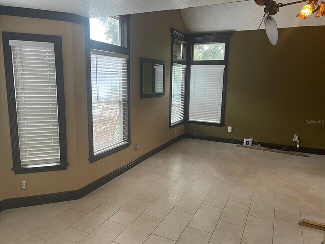 Foto del edificio - 9828 Bubbling Brook Ct