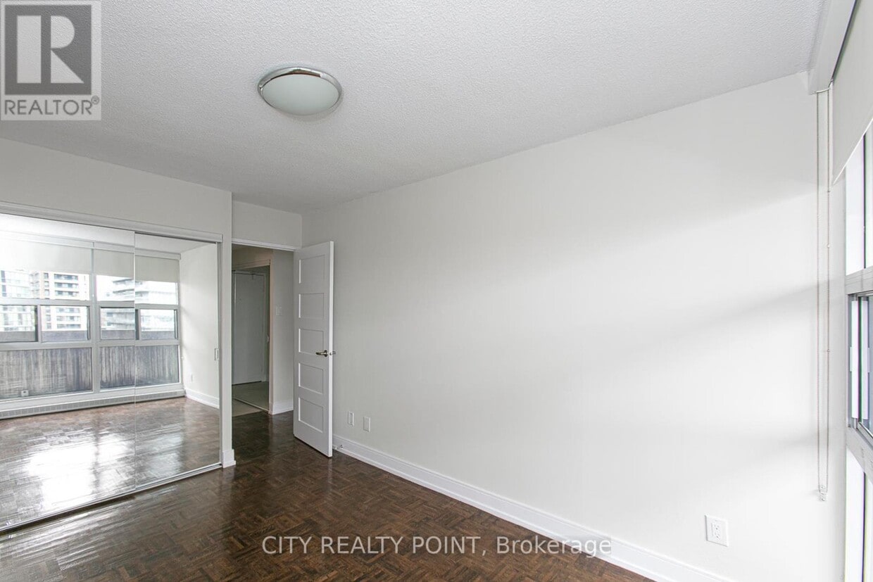 Photo principale - 33-733 Isabella St