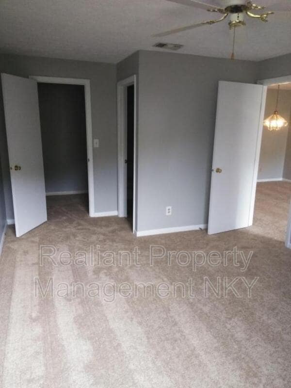 10 Creekwood Dr, Wilder, KY 41071 House Rental in Wilder, KY