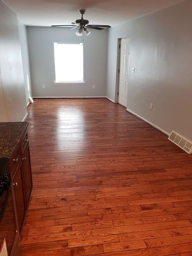 Building Photo - 124 N 52nd St