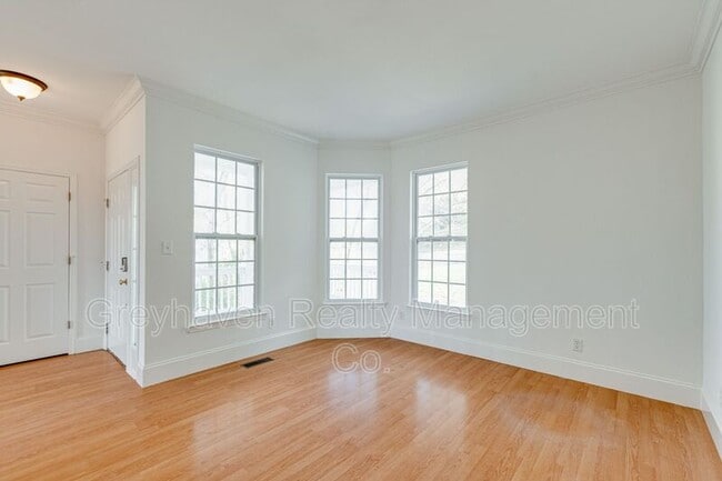 Building Photo - 6351 Sea Haven Dr