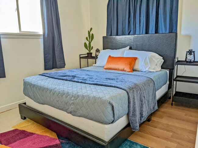 Foto del edificio - 170 E 100 N