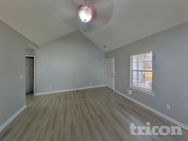 Foto del edificio - 210 Pebble Creek Dr