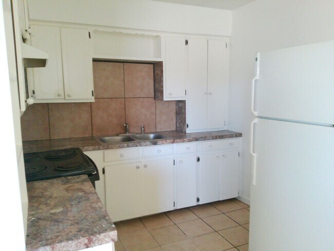 Foto del edificio - 2701 Nemec Unit 3 - 2/Bed 1/Bath - $1050/month