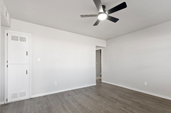 Foto del edificio - 1304 Pinewood Ct