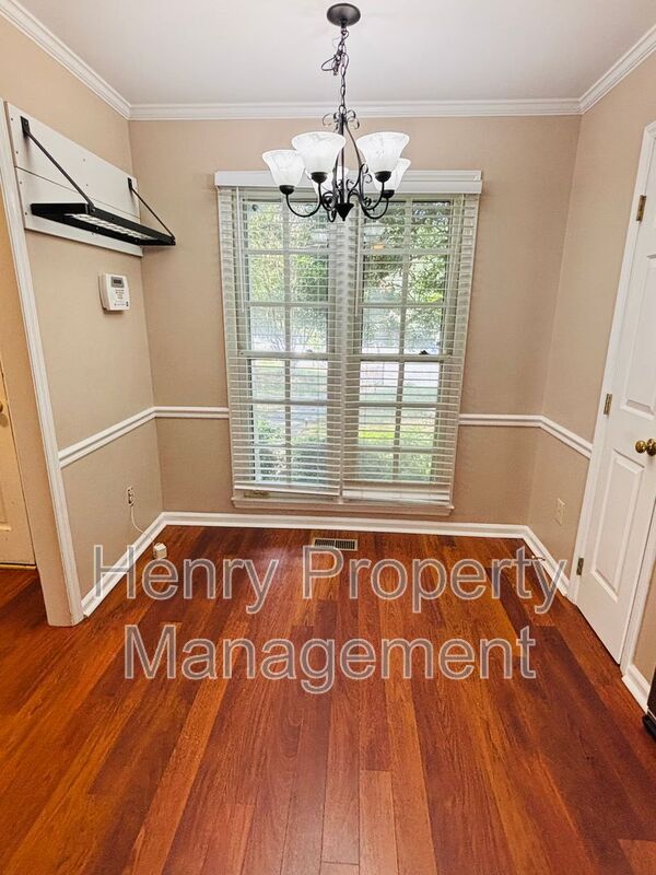 Photo - 121 Planetree Ln House