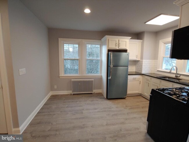 Building Photo - 401 Montgomery St