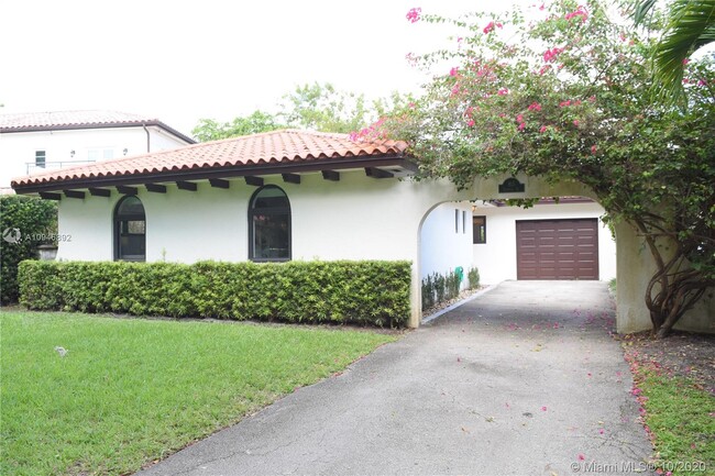 Foto del edificio - 815 Valencia Ave