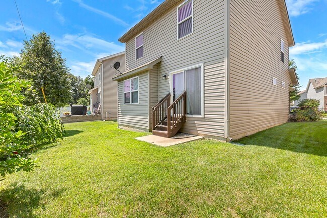 Foto del edificio - COMING SOON Spacious 4-Bedroom Condo for Rent – Prime Location!