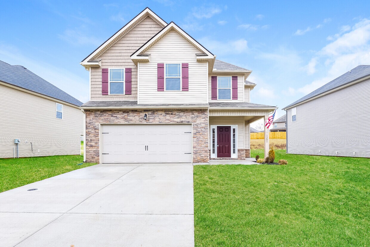 Foto principal - 1205 Black Oak Cir