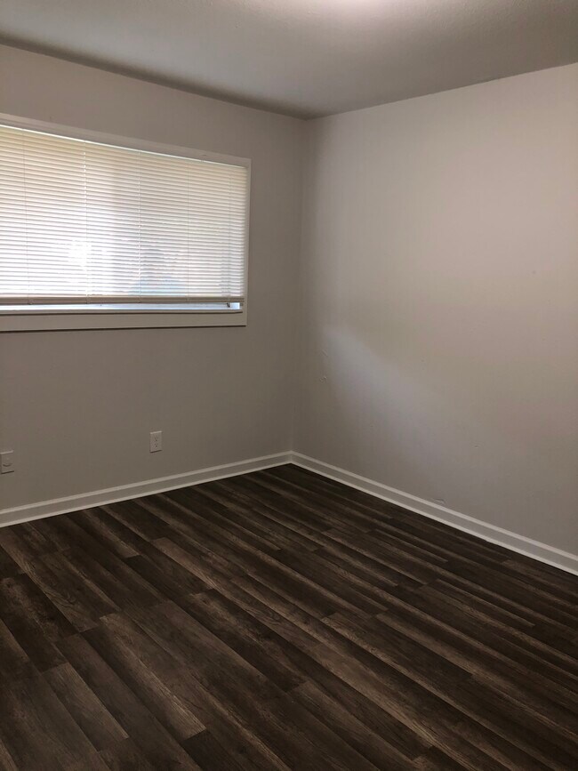 Foto del edificio - 3649 Meadowdale Dr