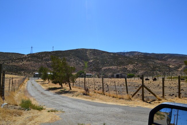 Foto del edificio - 5601 Elizabeth Lake Rd