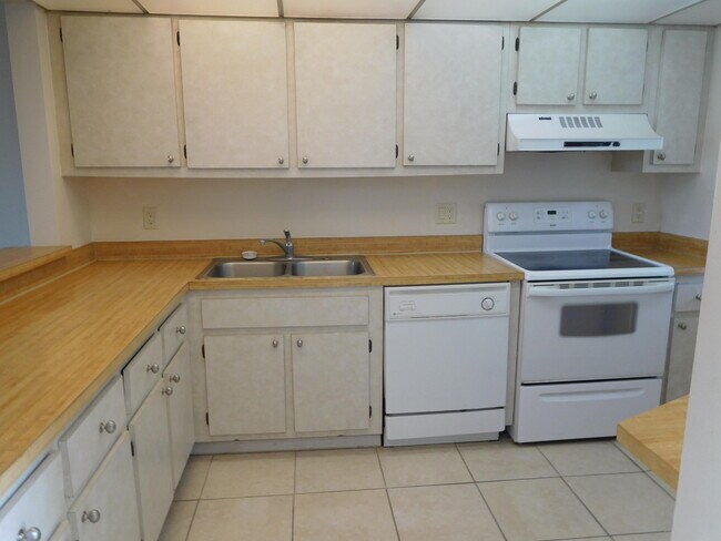 Foto del edificio - 2794 Tennis Club Dr