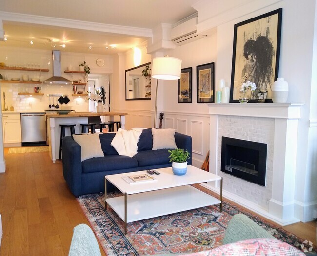 Open Living Area - 2112 E York St