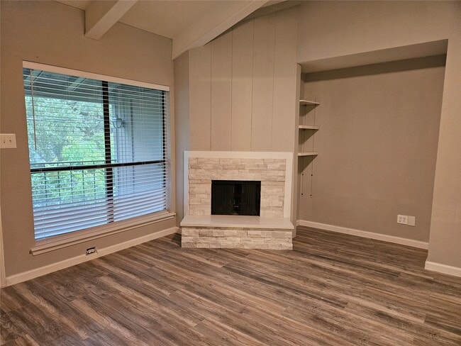 Building Photo - 5711 Sugar Hill Dr