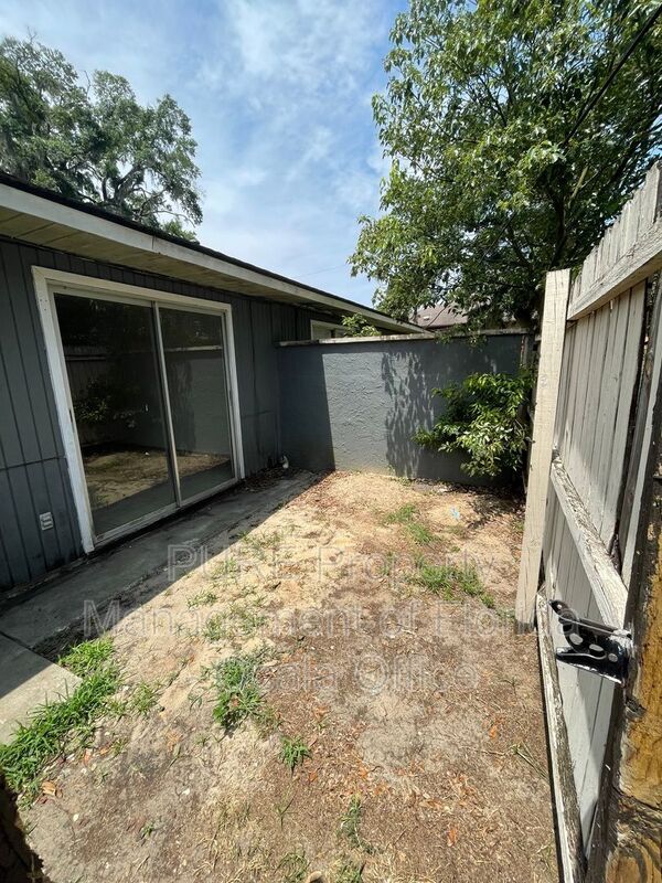 Building Photo - 3850 SE 17th Ct