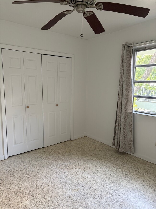 Building Photo - 117 N Bay Harbor Dr