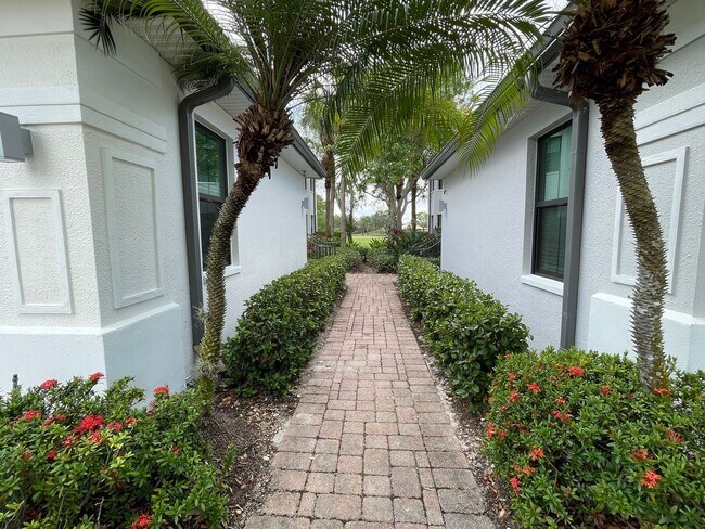 Foto del edificio - 2377 Ravenna Blvd