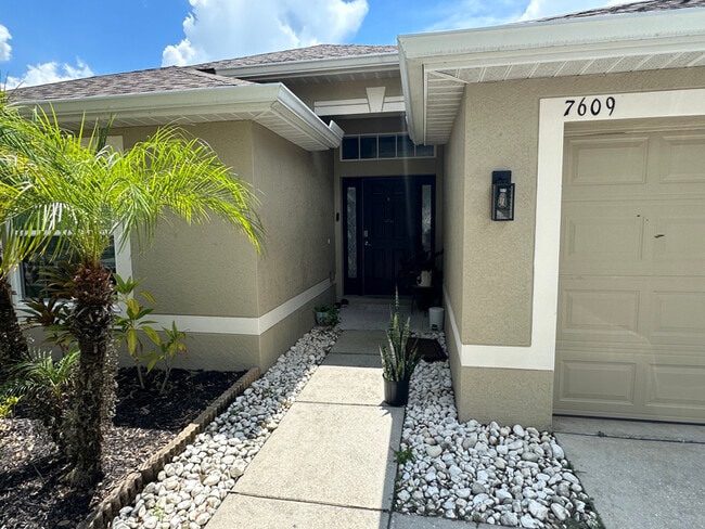 Building Photo - 7609 Wood Violet Dr