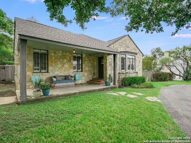 Building Photo - 3 BEDROOM TERRELL HILLS