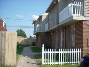 Building Photo - 3613 Golden Dr