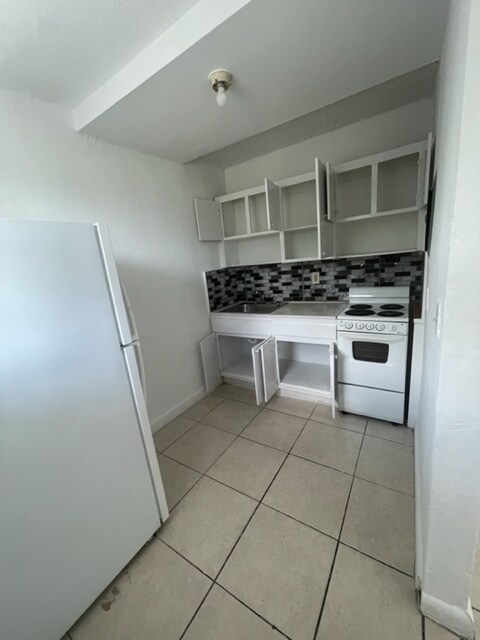 Foto del edificio - 825 NW 70th St