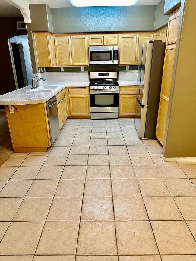 Foto del edificio - 310 E McCoy Ln