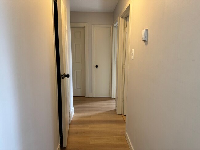 Photo du bâtiment - 2 Bed 1 Bath Unit in Edmonton, AB