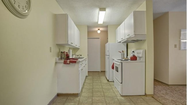 Interior Photo - Tamaron Square