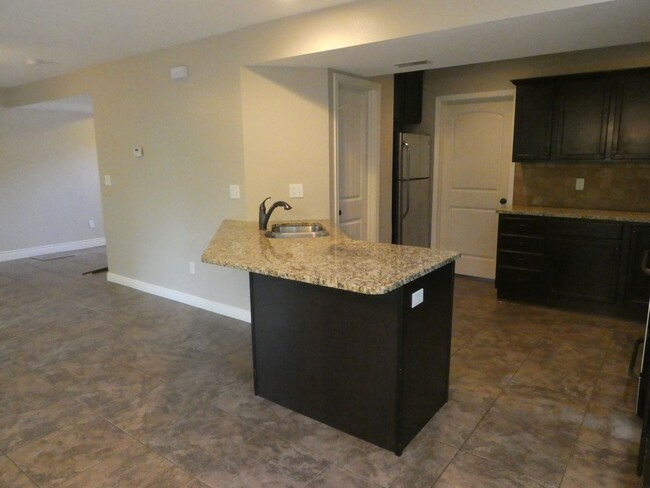 Building Photo - 3 bedrooms and 2-1/2 bath home, West Columbia