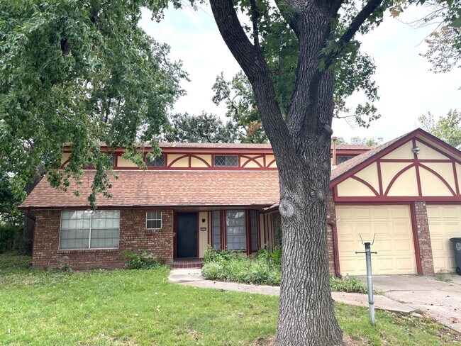 Building Photo - Impressive 5 Bedrooms & 3 full Bathroom Home