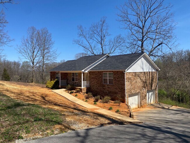 Building Photo - 2069 Lindsey Ln