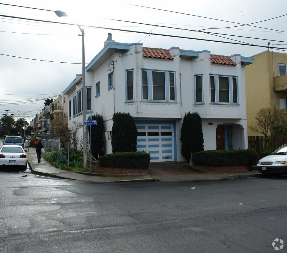 Building Photo - 96 Chester St