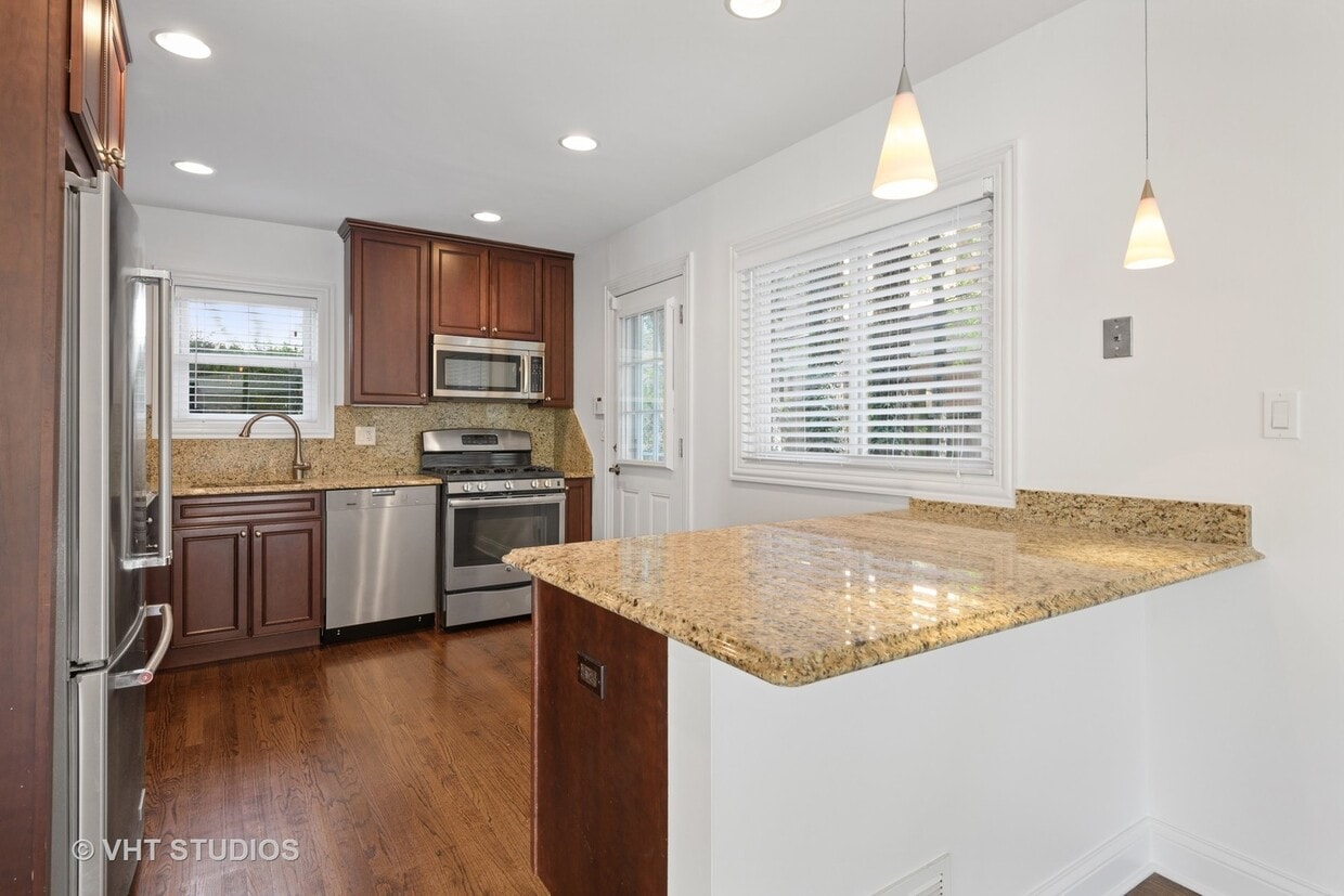 464 Green Bay Rd Unit 464, IL 60093 Condo for Rent in IL