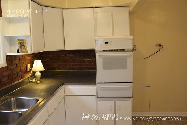 Foto del edificio - 4489 W 147th St