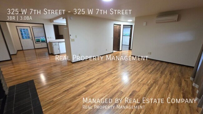 Foto del edificio - 325 W 7th St