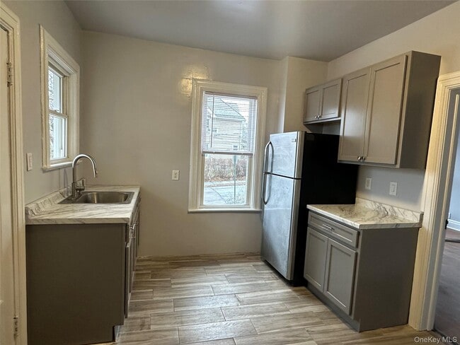 Building Photo - 400 Dyckman St