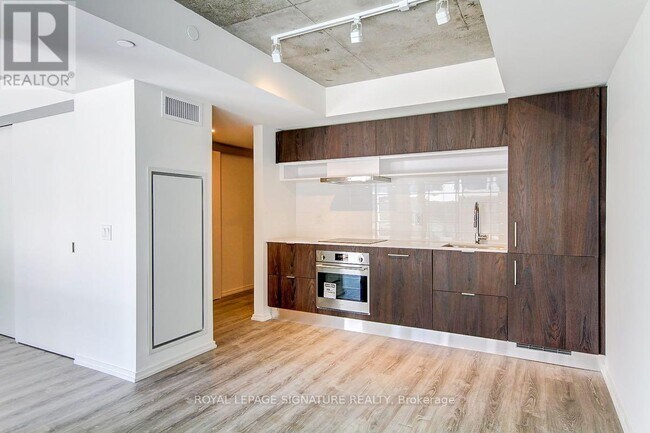 Photo du bâtiment - 8 Hillsdale Ave E